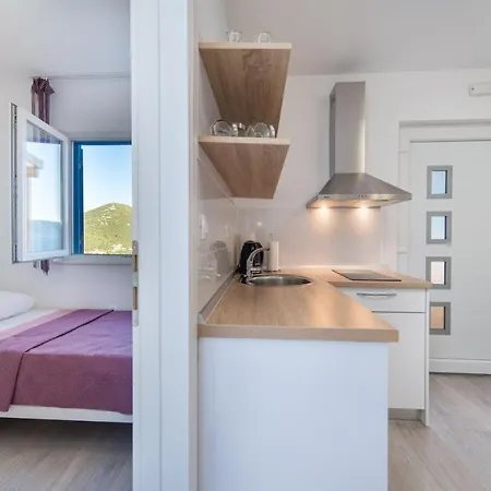 Camping Homes Grot Gradac (Split-Dalmatia)