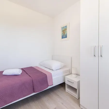 Homes Grot Campsite Gradac (Split-Dalmatia)
