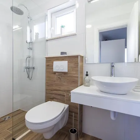 Campeggio Homes Grot Gradac (Split-Dalmatia)