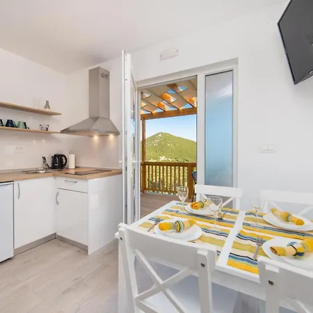 Homes Grot Κάμπινγκ *