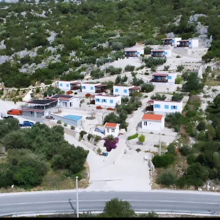 Homes Grot Gradac
