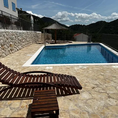 Homes Grot Gradac (Split-Dalmatia)