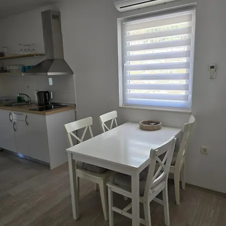 Homes Grot * Gradac (Split-Dalmatia)