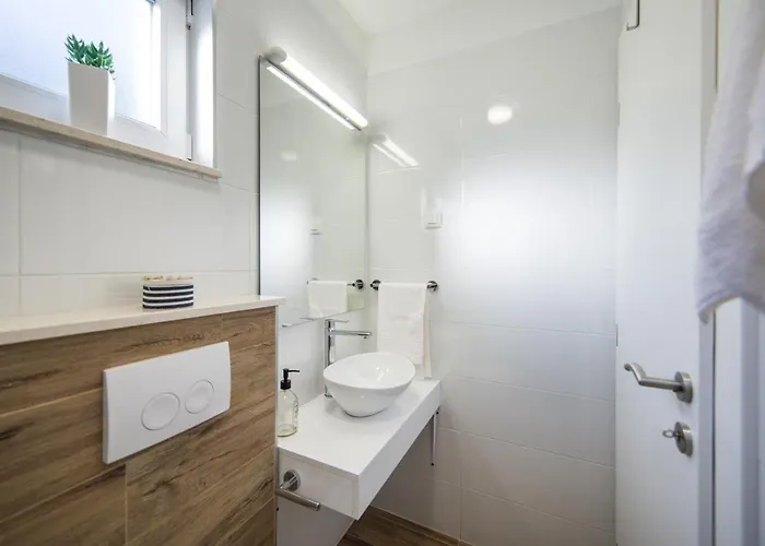 Homes Grot Gradac (Split-Dalmatia)