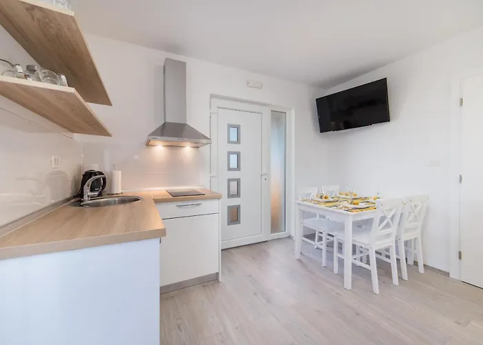 Campingplatz Homes Grot Gradac (Split-Dalmatia)